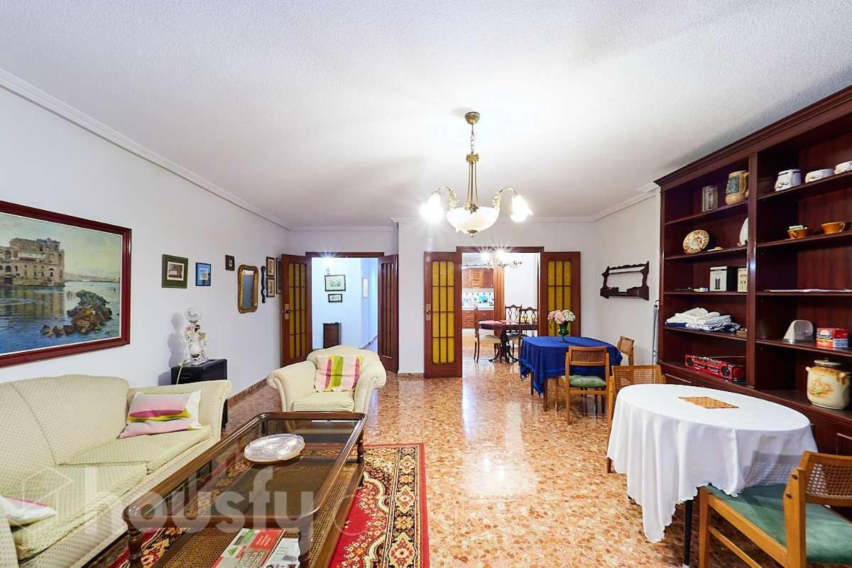 Classic Bedroom In The Center Of อาลิกันเต ภายนอก รูปภาพ