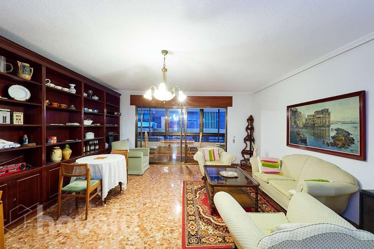 Classic Bedroom In The Center Of อาลิกันเต ภายนอก รูปภาพ